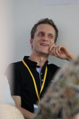 Click here for a bigger version of 'SYNOPHOTO_THUMB_XL.jpg'